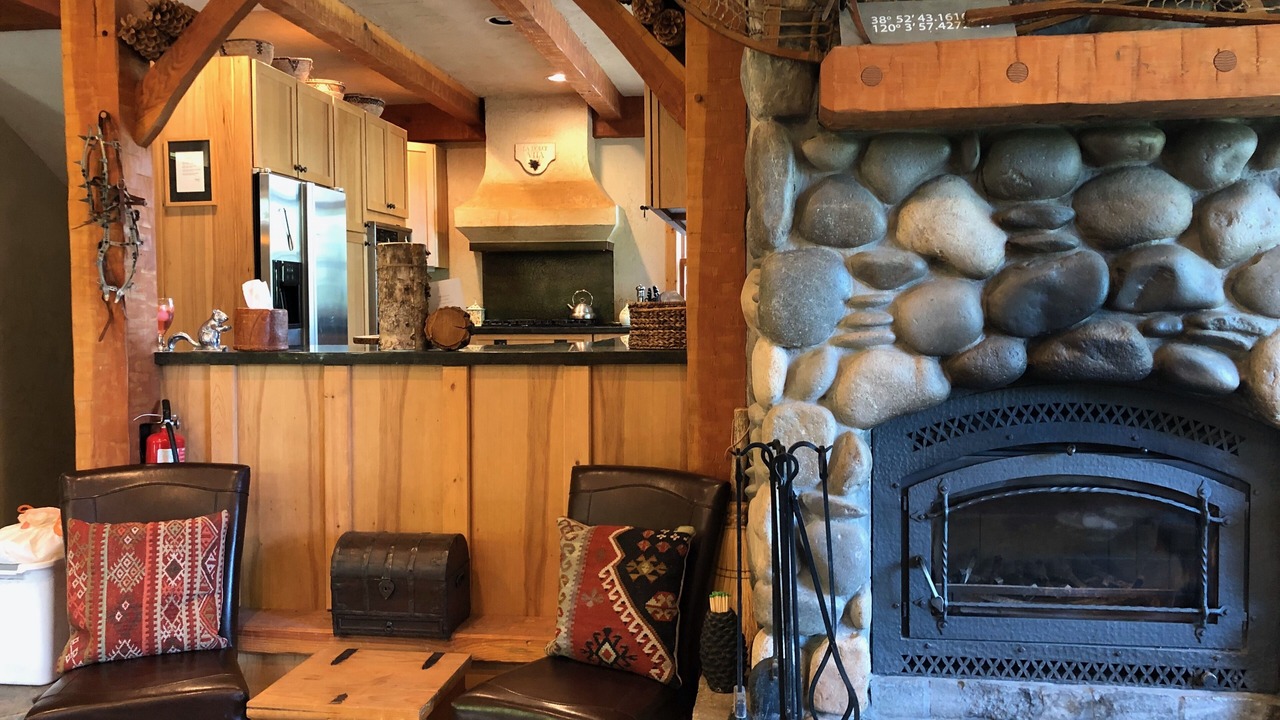 Photo of Livingroom in Fallen Leaf