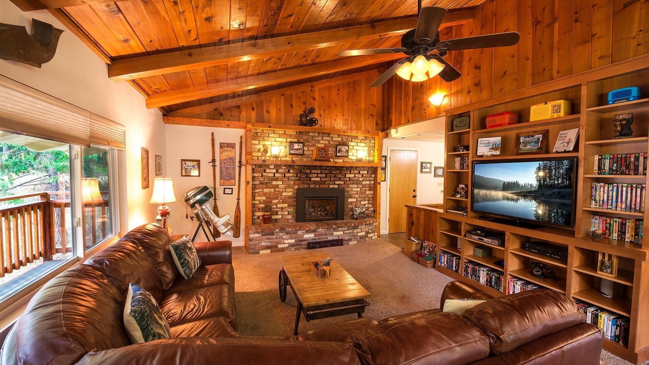 Photo of Livingroom in Yosemite Forks