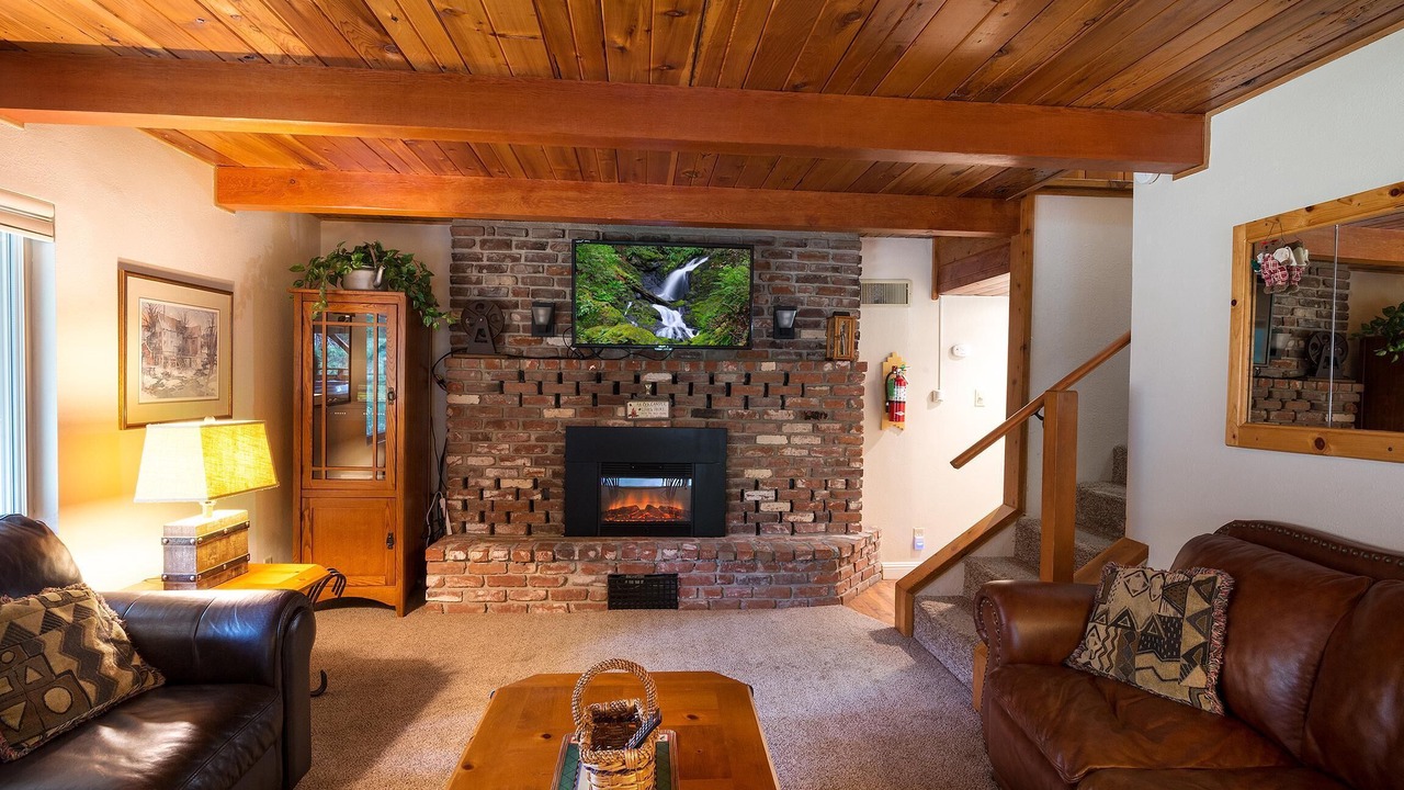 Photo of Livingroom in Yosemite Forks