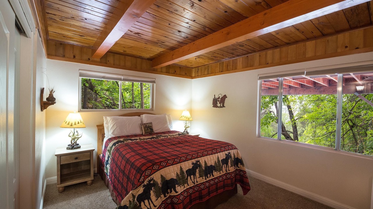 Photo of Bedroom in Yosemite Forks