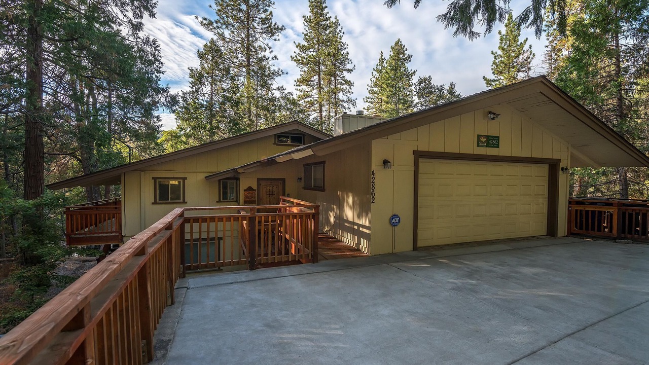 Photo of Patio Balcony in Yosemite Forks