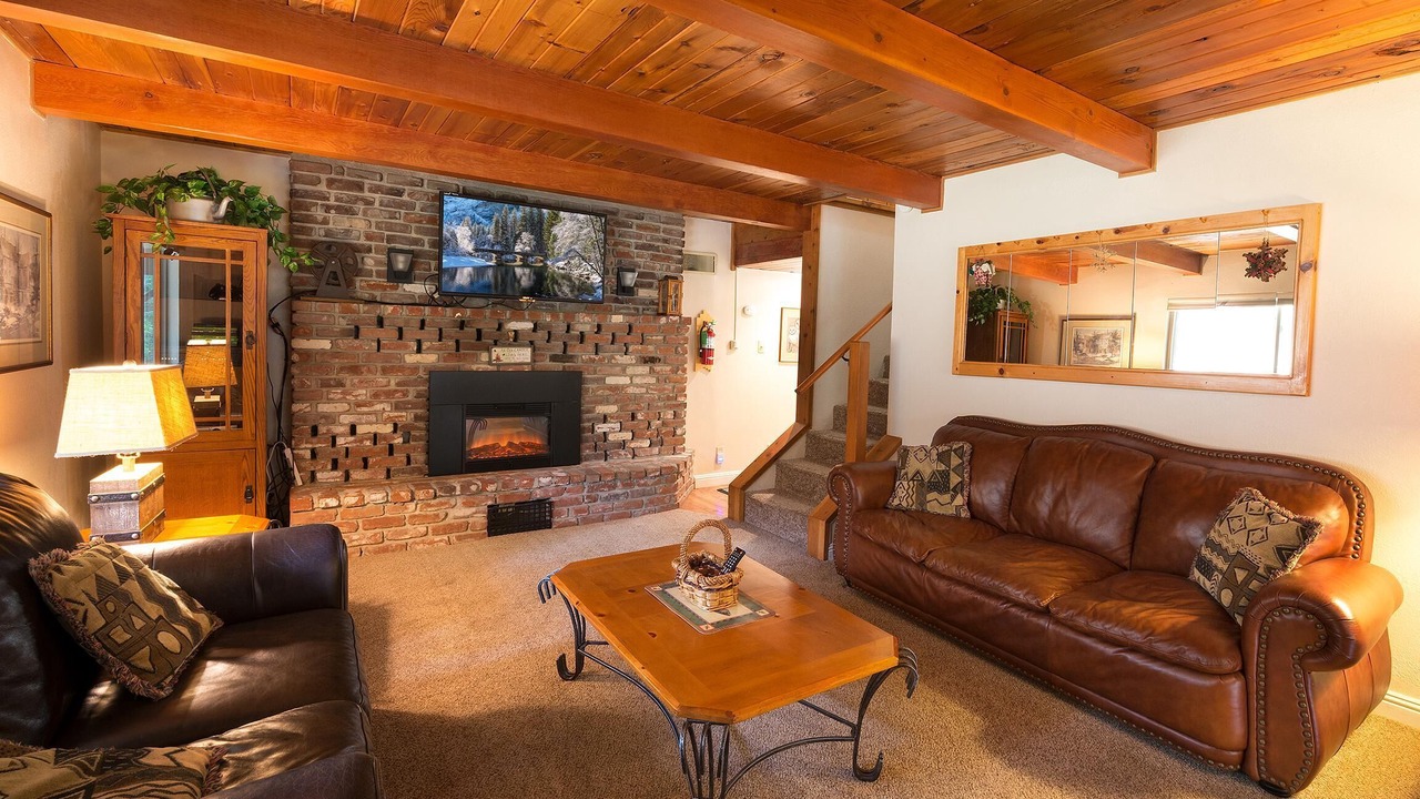 Photo of Livingroom in Yosemite Forks