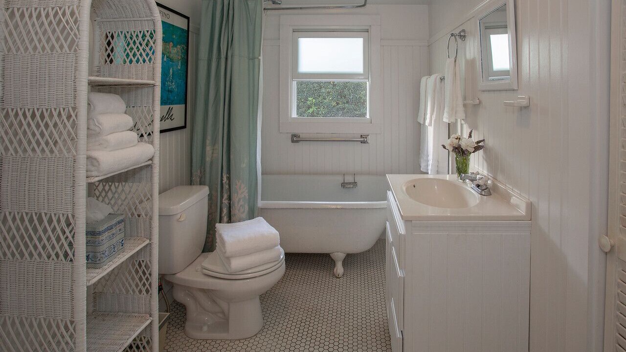 Photo of Bathroom in Summerland