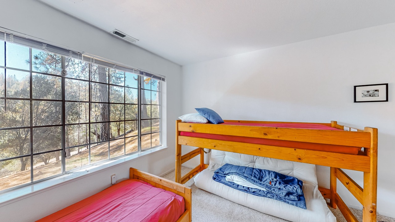 Photo of Bedroom in Groveland