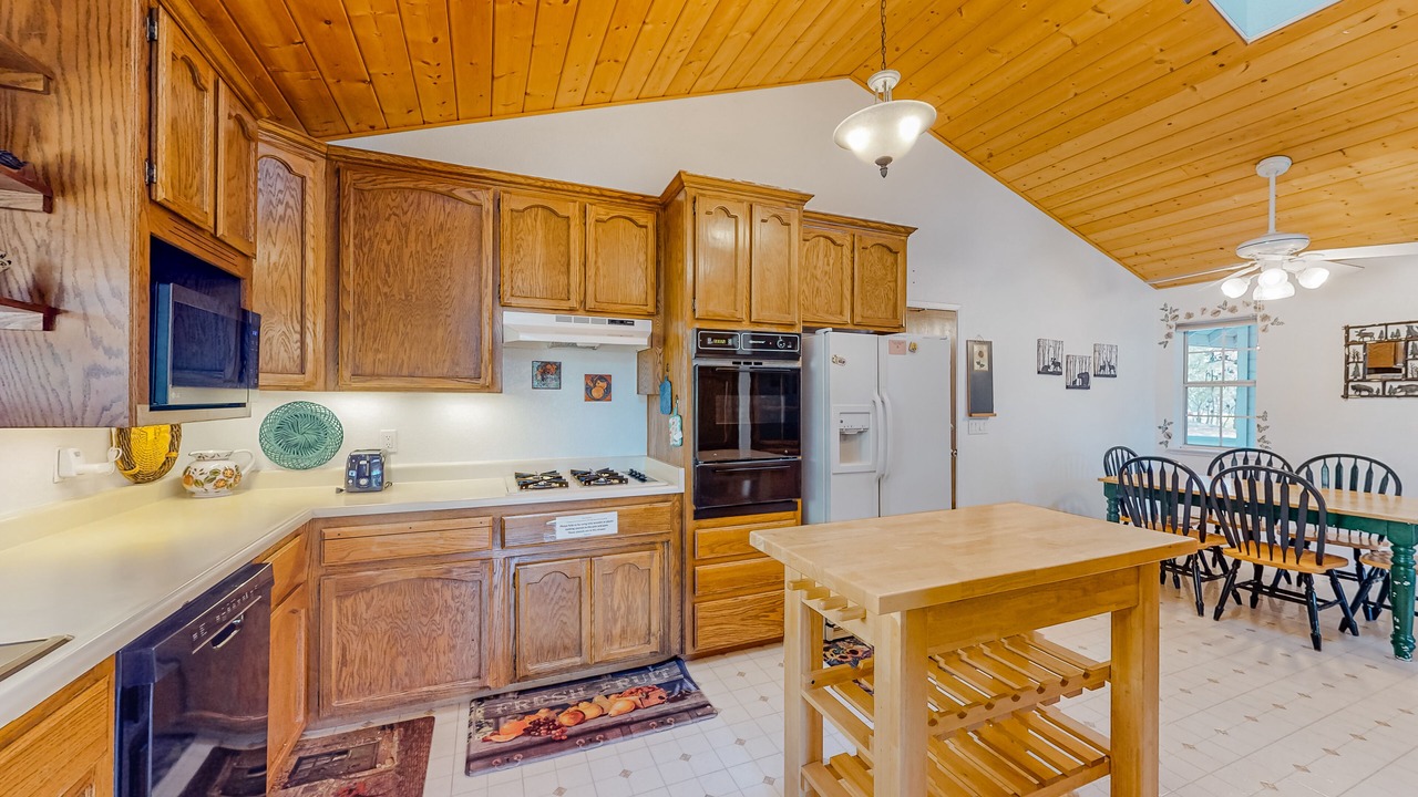 Photo of Kitchen in Groveland