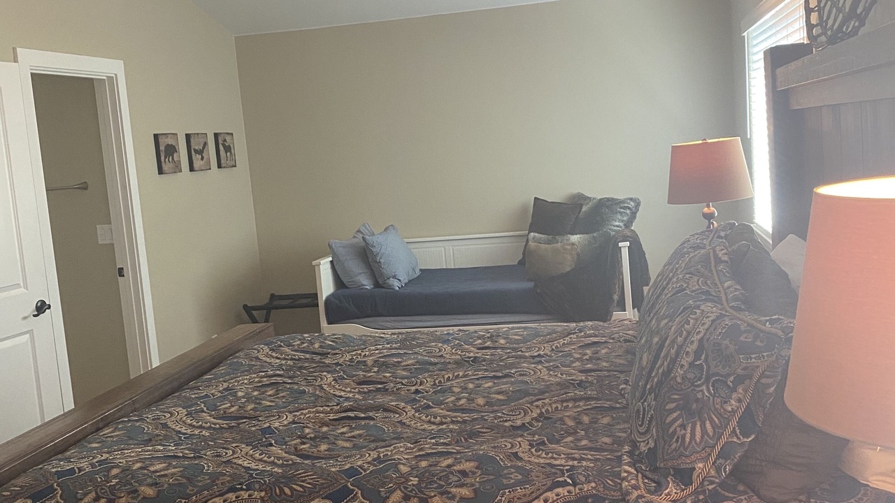 Photo of Bedroom in Groveland