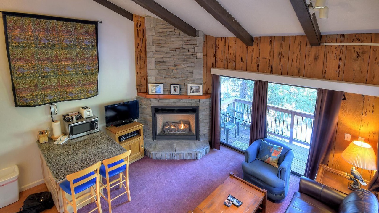 Photo of Livingroom in Yosemite West
