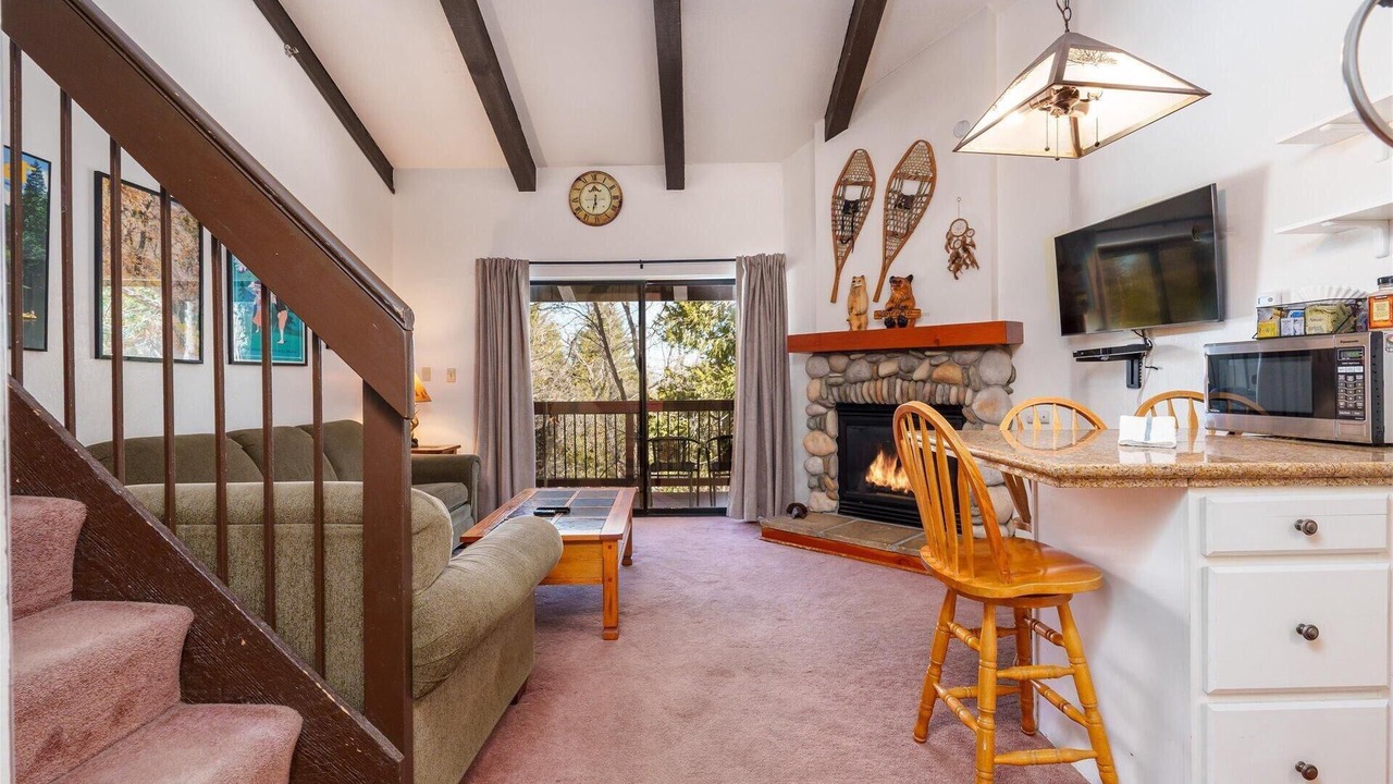 Photo of Livingroom in Yosemite West