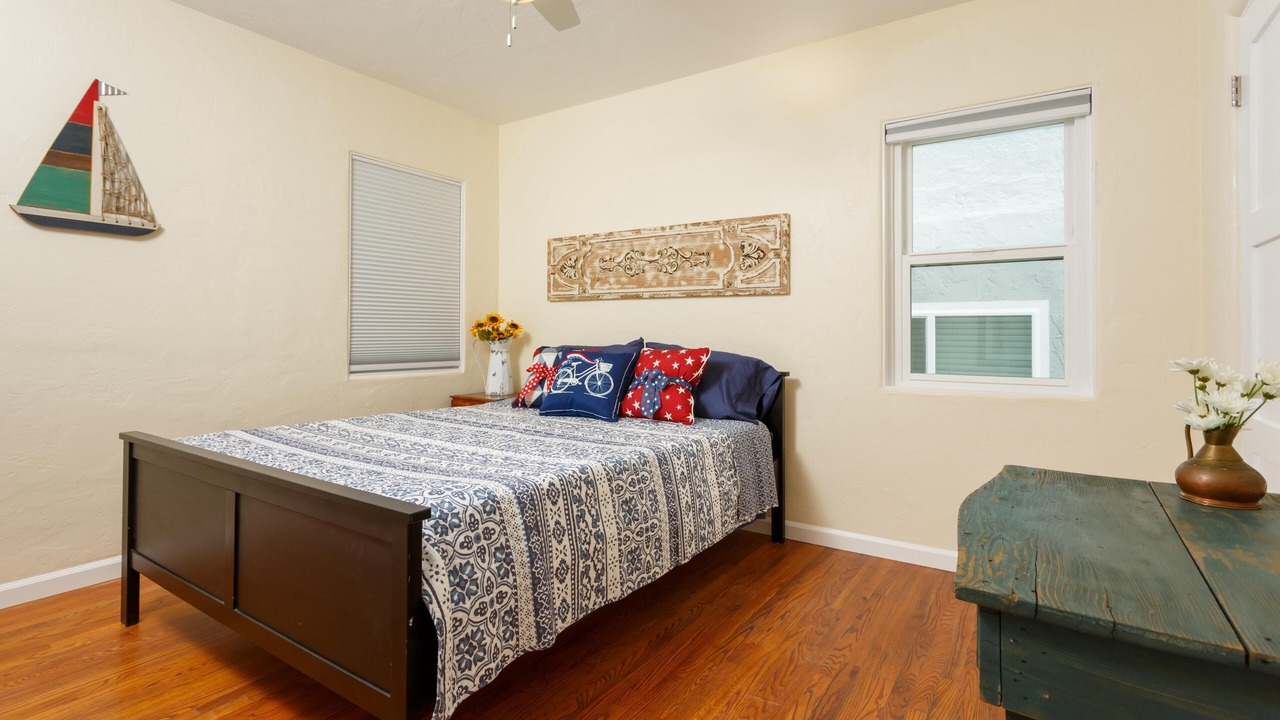 Photo of Bedroom in South Mission Beach