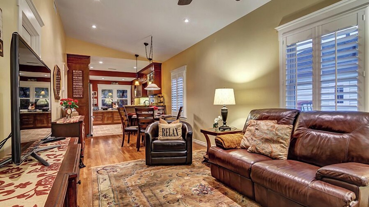 Photo of Livingroom in University Heights