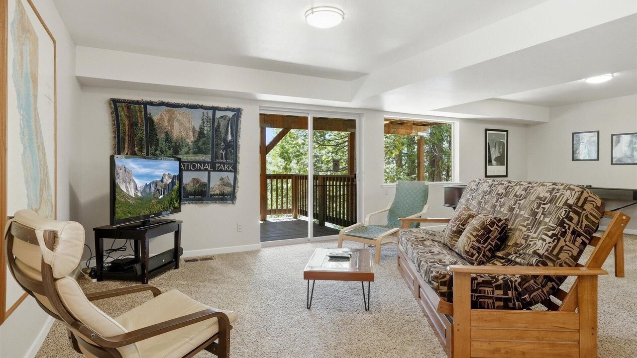 Photo of Livingroom in Yosemite West