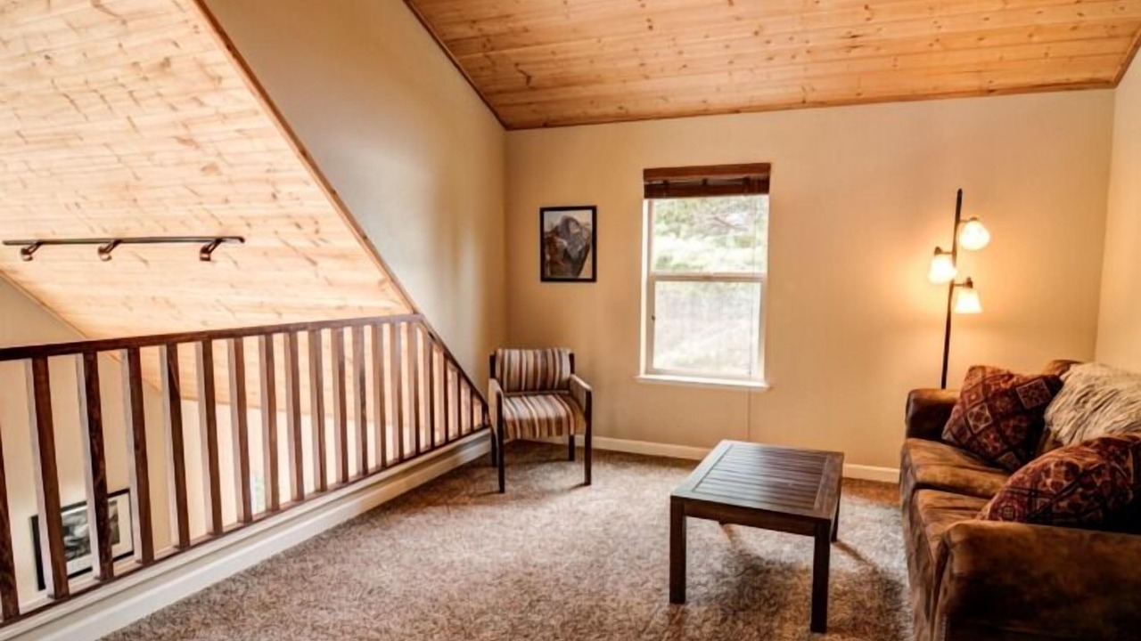 Photo of Livingroom in Yosemite West