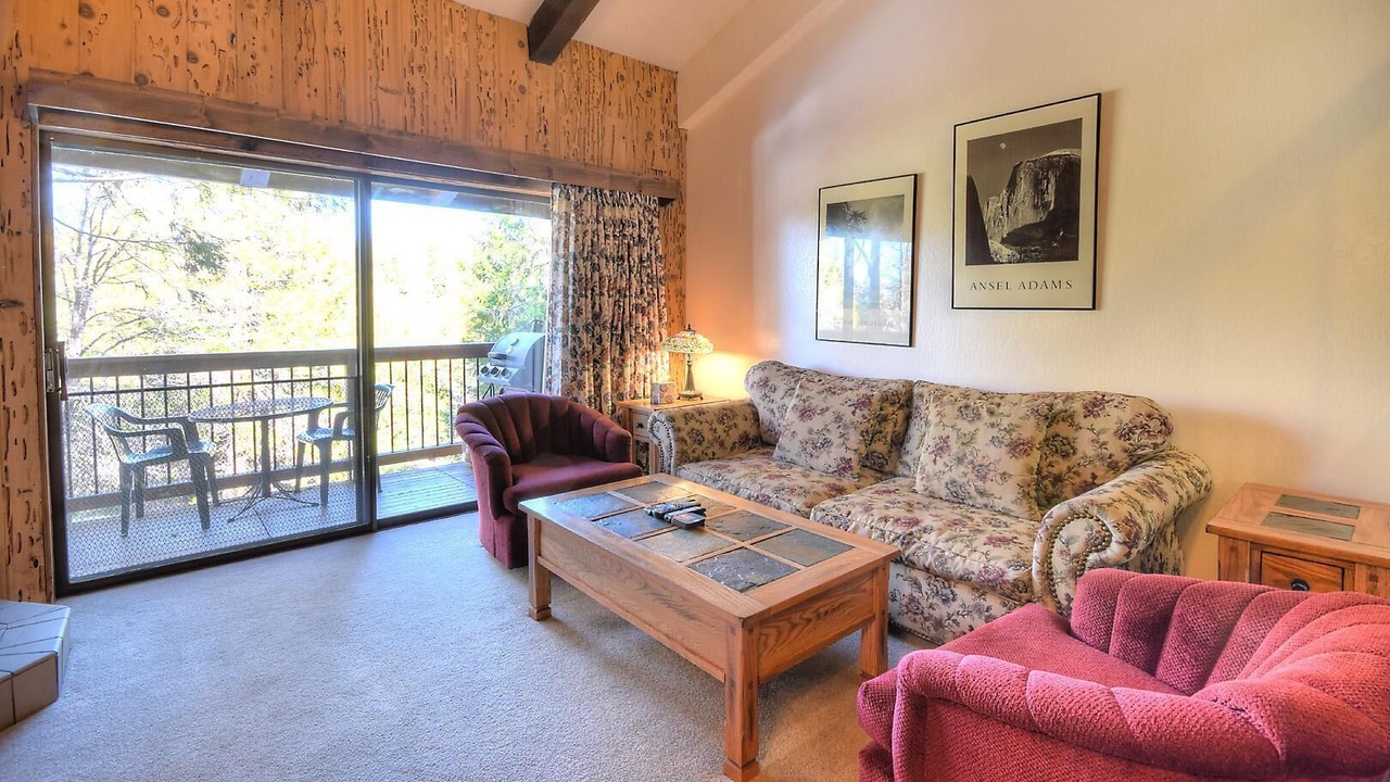Photo of Livingroom in Yosemite West
