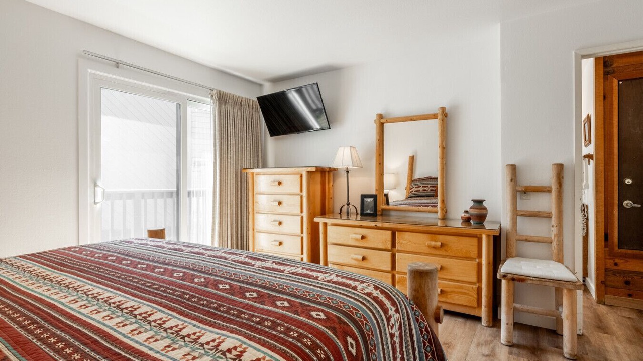 Photo of Bedroom in June Lake