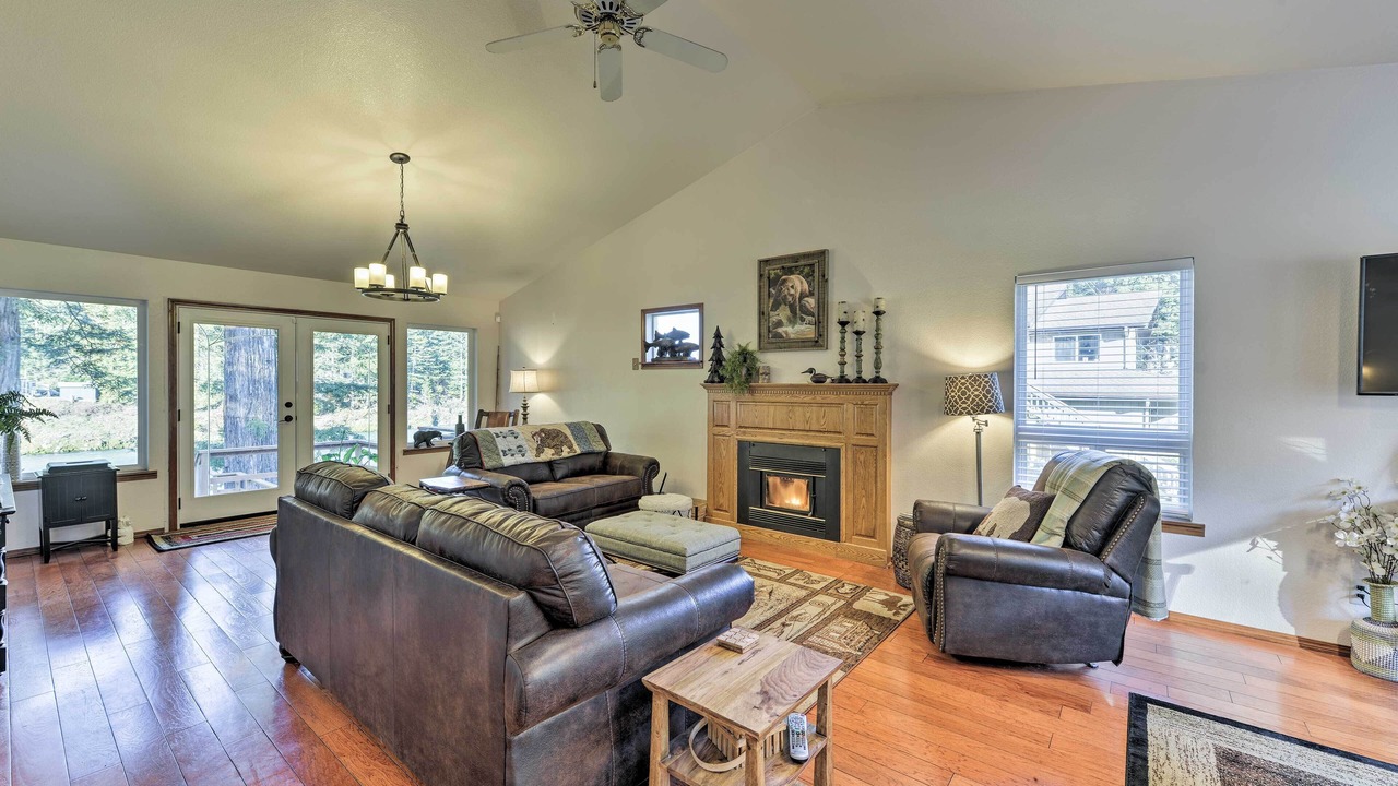 Photo of Livingroom in Crescent City