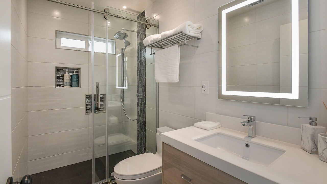 Photo of Bathroom in Edgemar - Pacific Manor