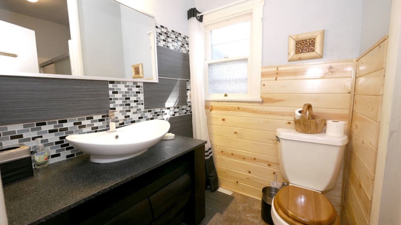 Photo of Bathroom in Peter Pan