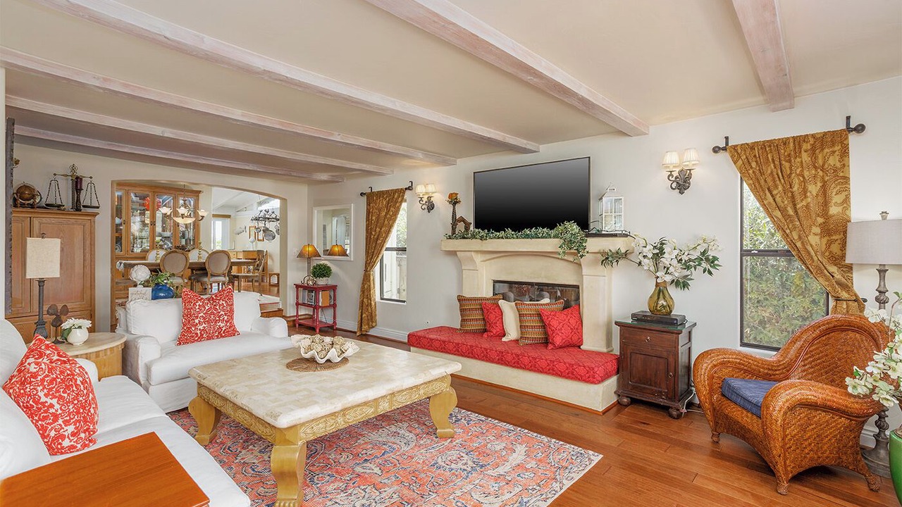 Photo of Livingroom in Alta Mesa