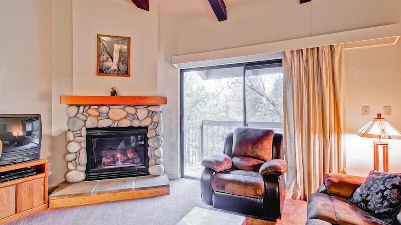 Photo of Livingroom in Yosemite West