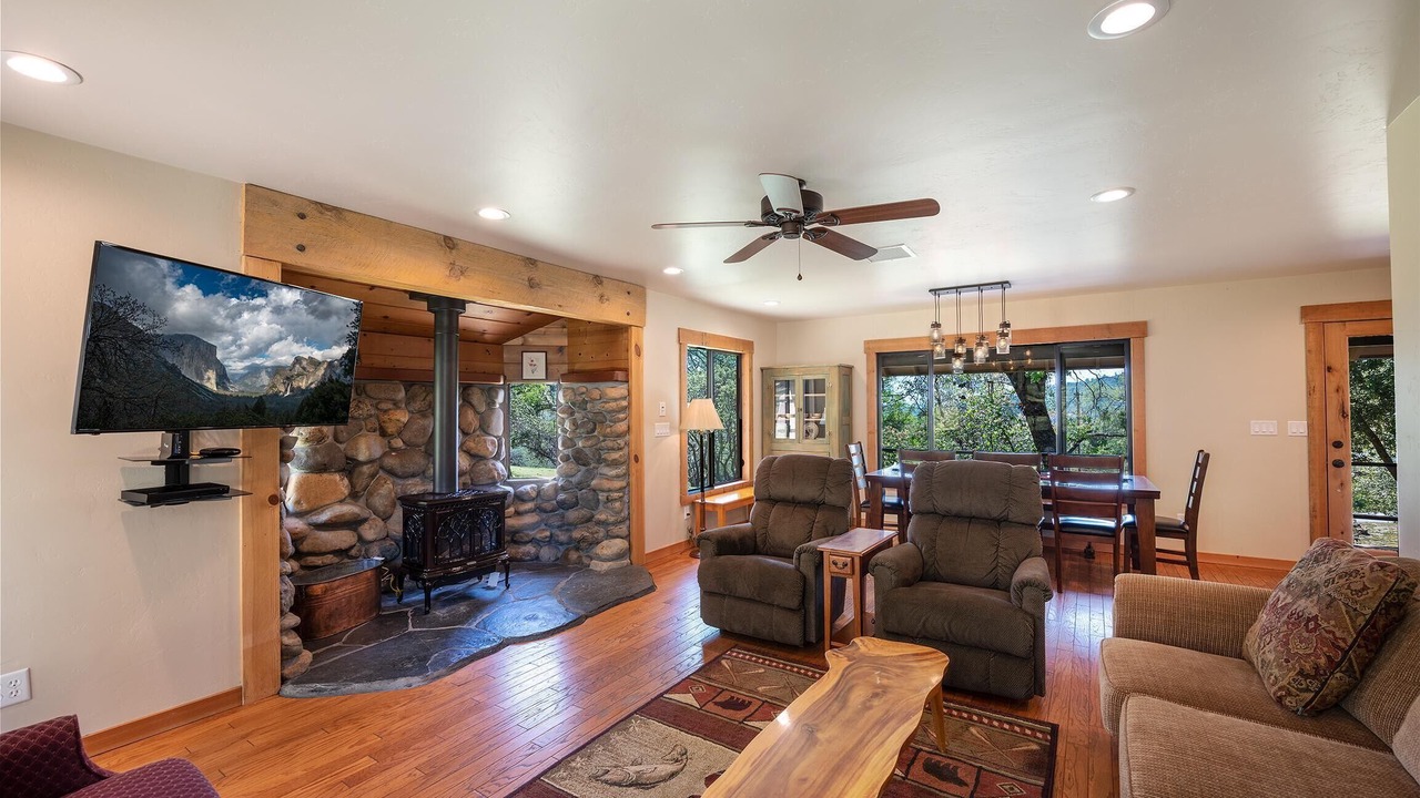 Photo of Livingroom in Oakhurst