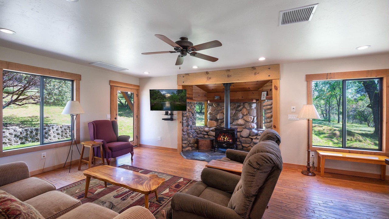 Photo of Livingroom in Oakhurst