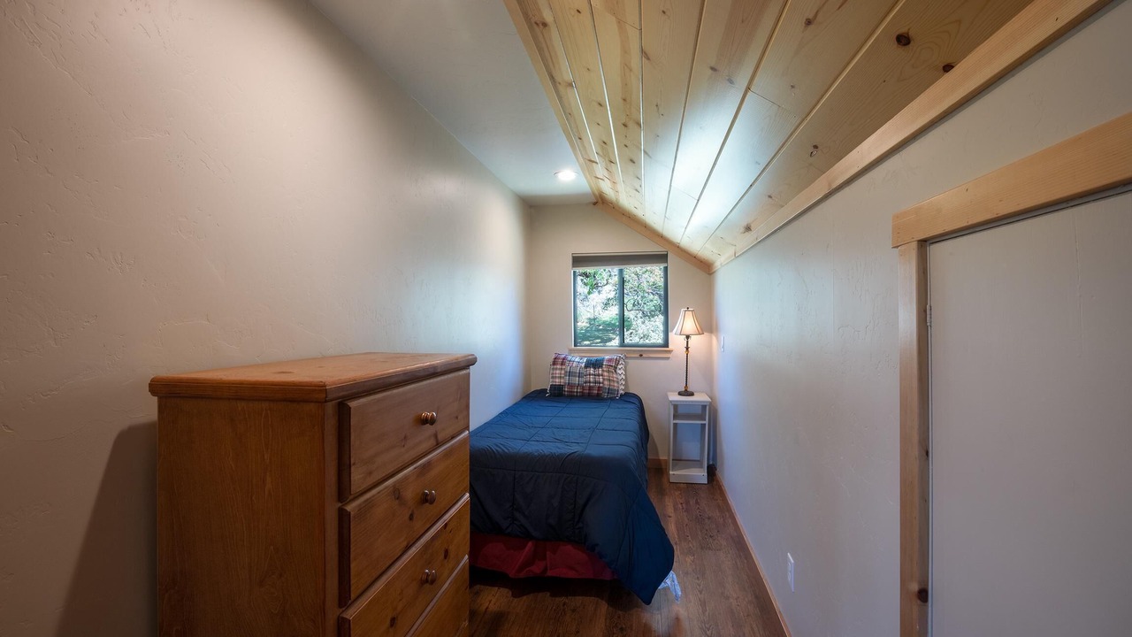 Photo of Bedroom in Oakhurst