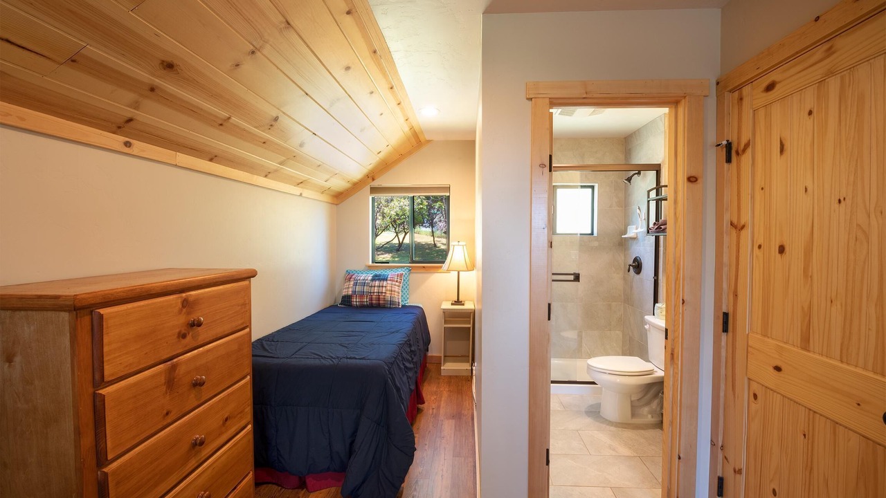Photo of Bedroom in Oakhurst