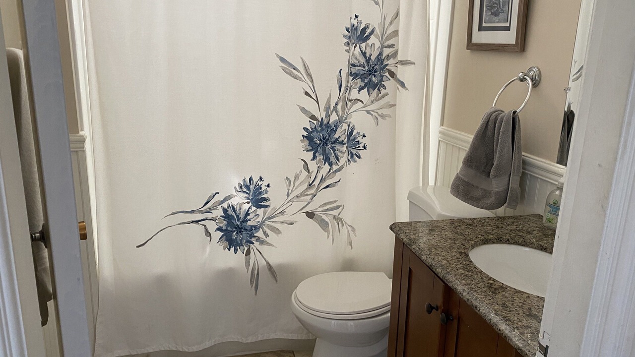 Photo of Bathroom in Avalon
