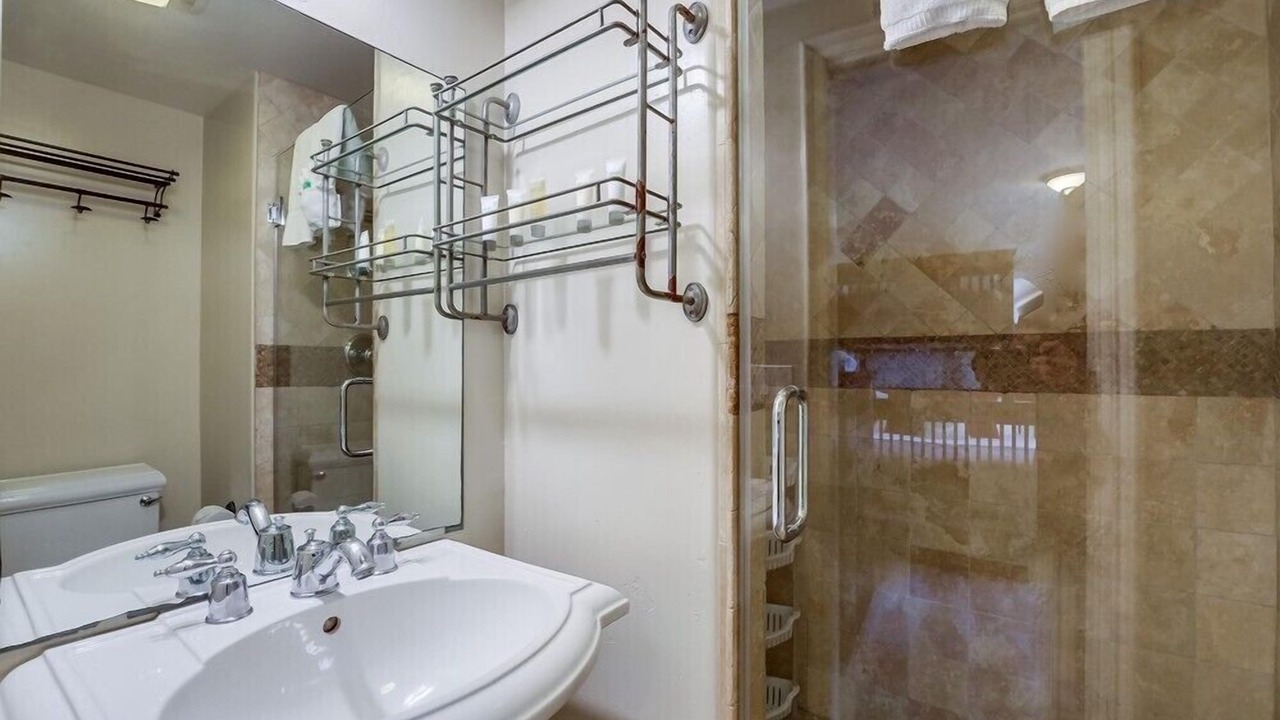 Photo of Bathroom in Central Mission Beach