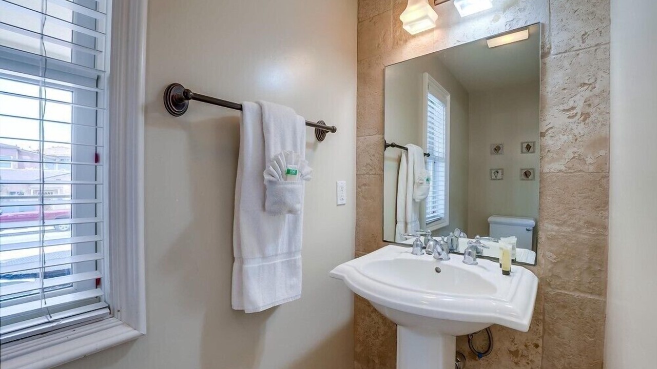 Photo of Bathroom in Central Mission Beach