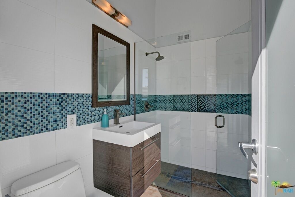 Photo of Bathroom in Racquet Club Estates
