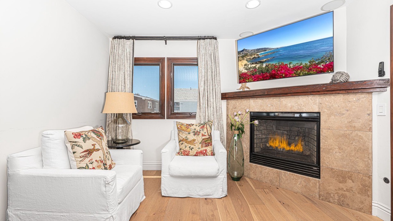 Photo of Livingroom in Balboa Peninsula