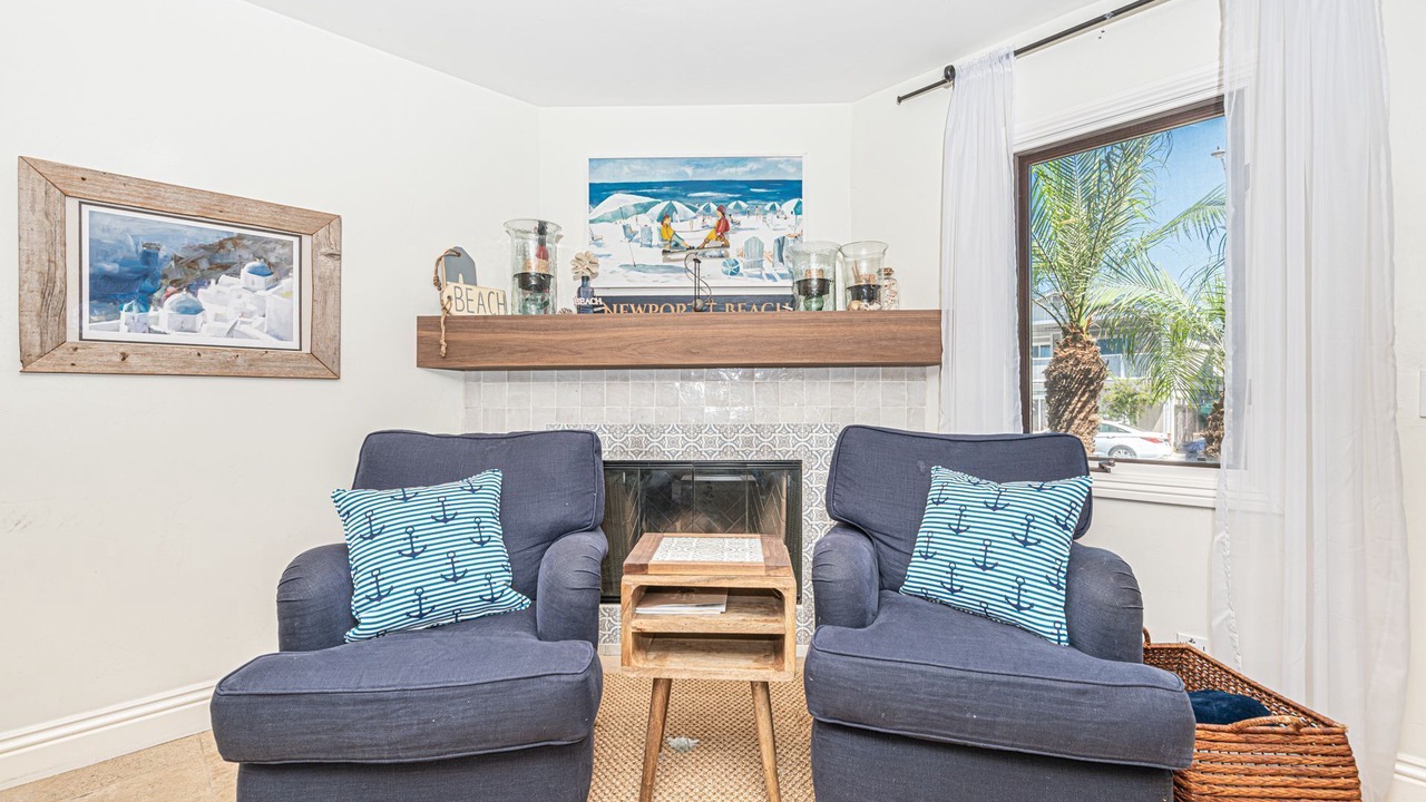 Photo of Livingroom in Balboa Peninsula