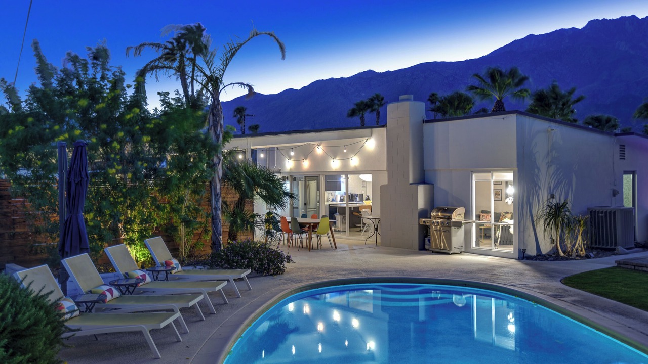 Photo of Outdoor in Racquet Club Estates