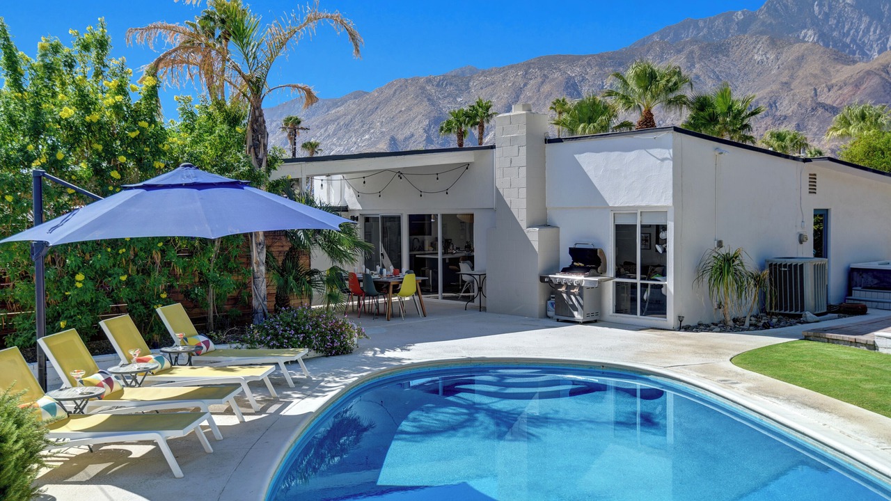Photo of Outdoor in Racquet Club Estates
