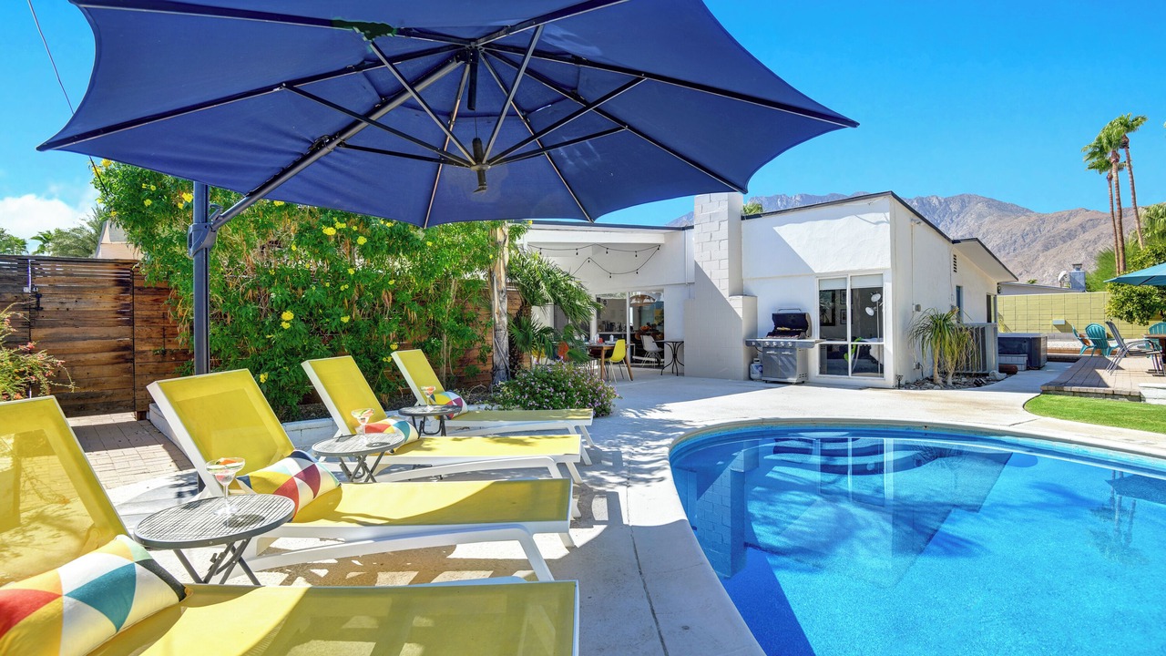Photo of Outdoor in Racquet Club Estates