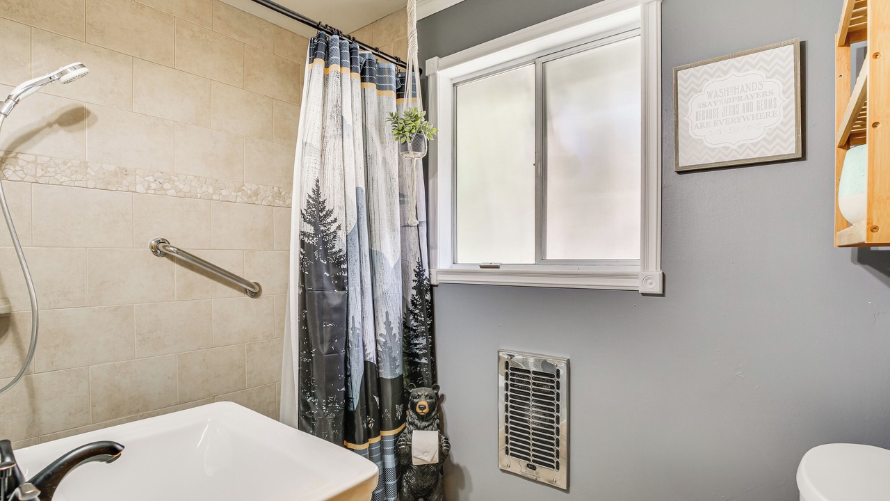 Photo of Bathroom in Cedar Glen