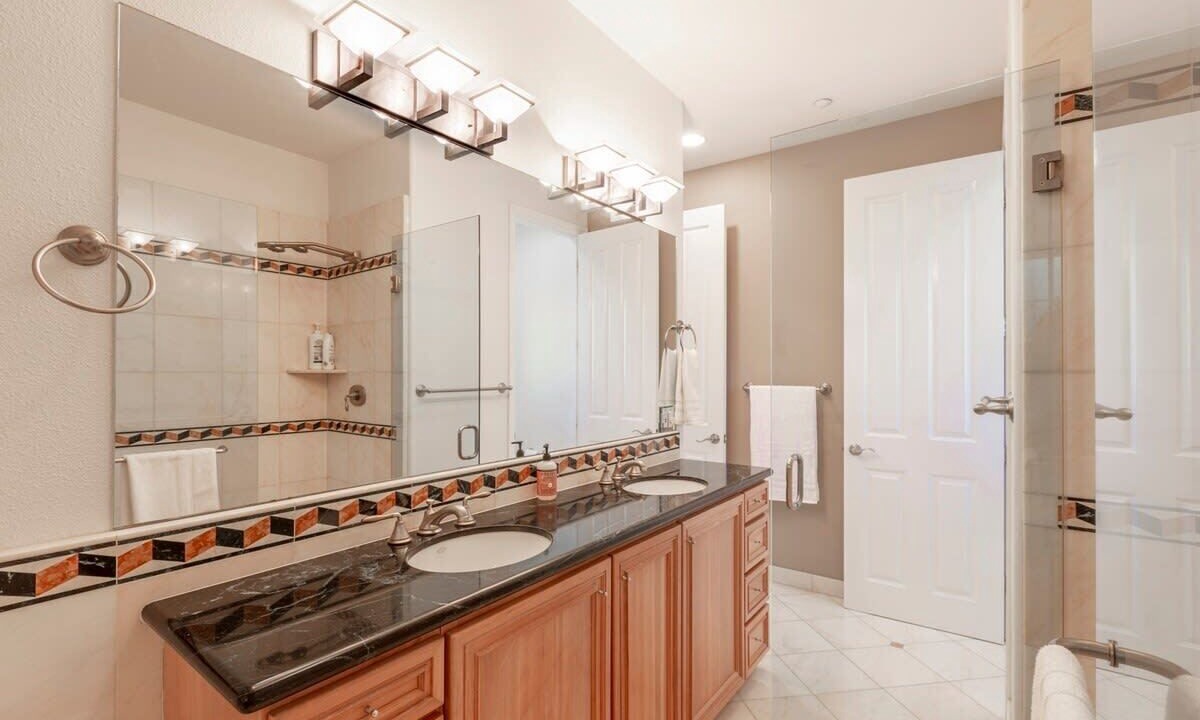 Photo of Bathroom in Edgemar - Pacific Manor