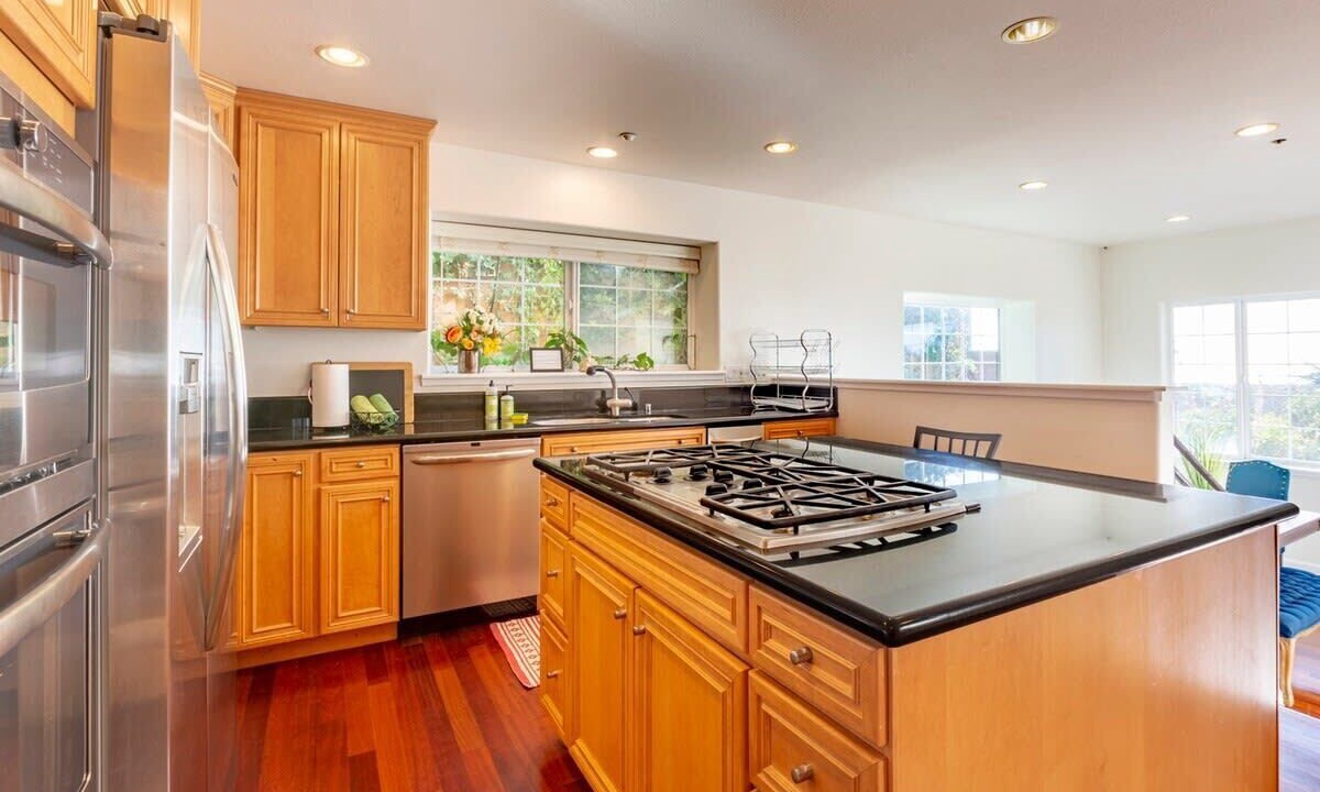 Photo of Kitchen in Edgemar - Pacific Manor
