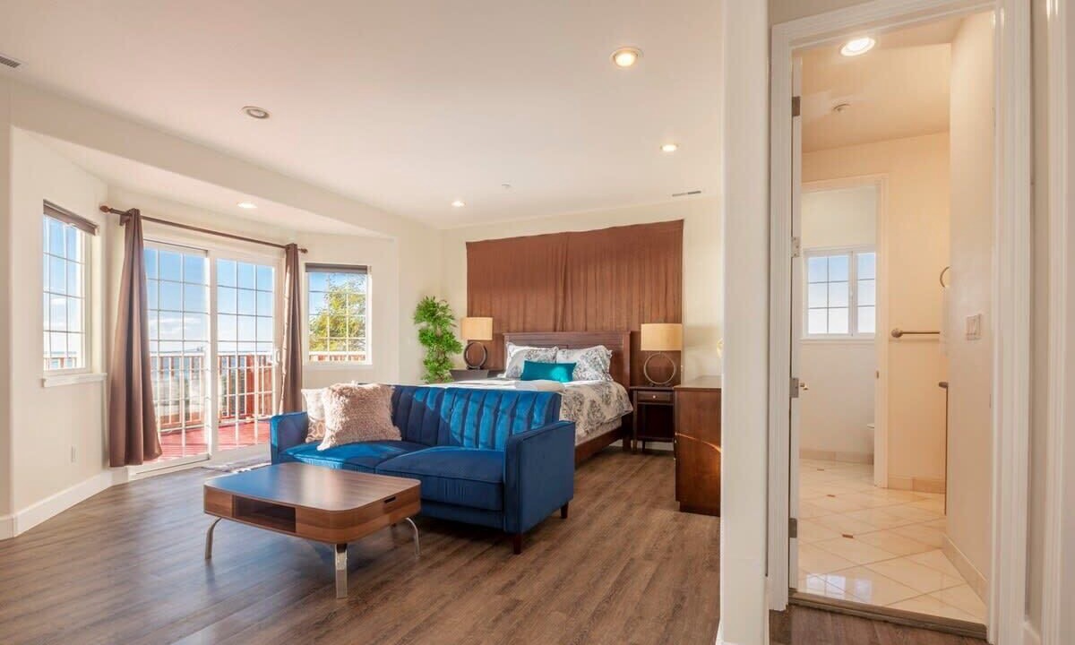 Photo of Livingroom in Edgemar - Pacific Manor