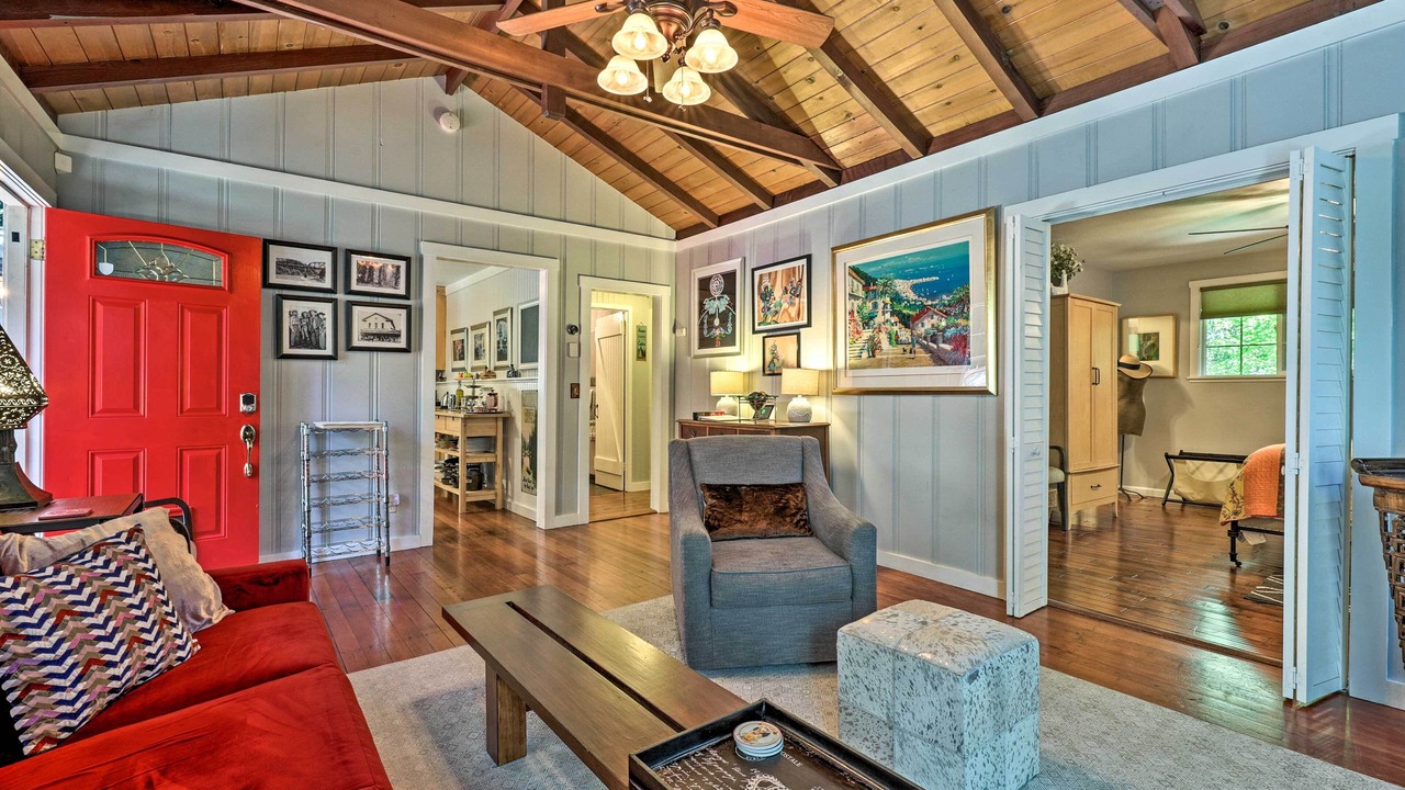 Photo of Livingroom in Guerneville