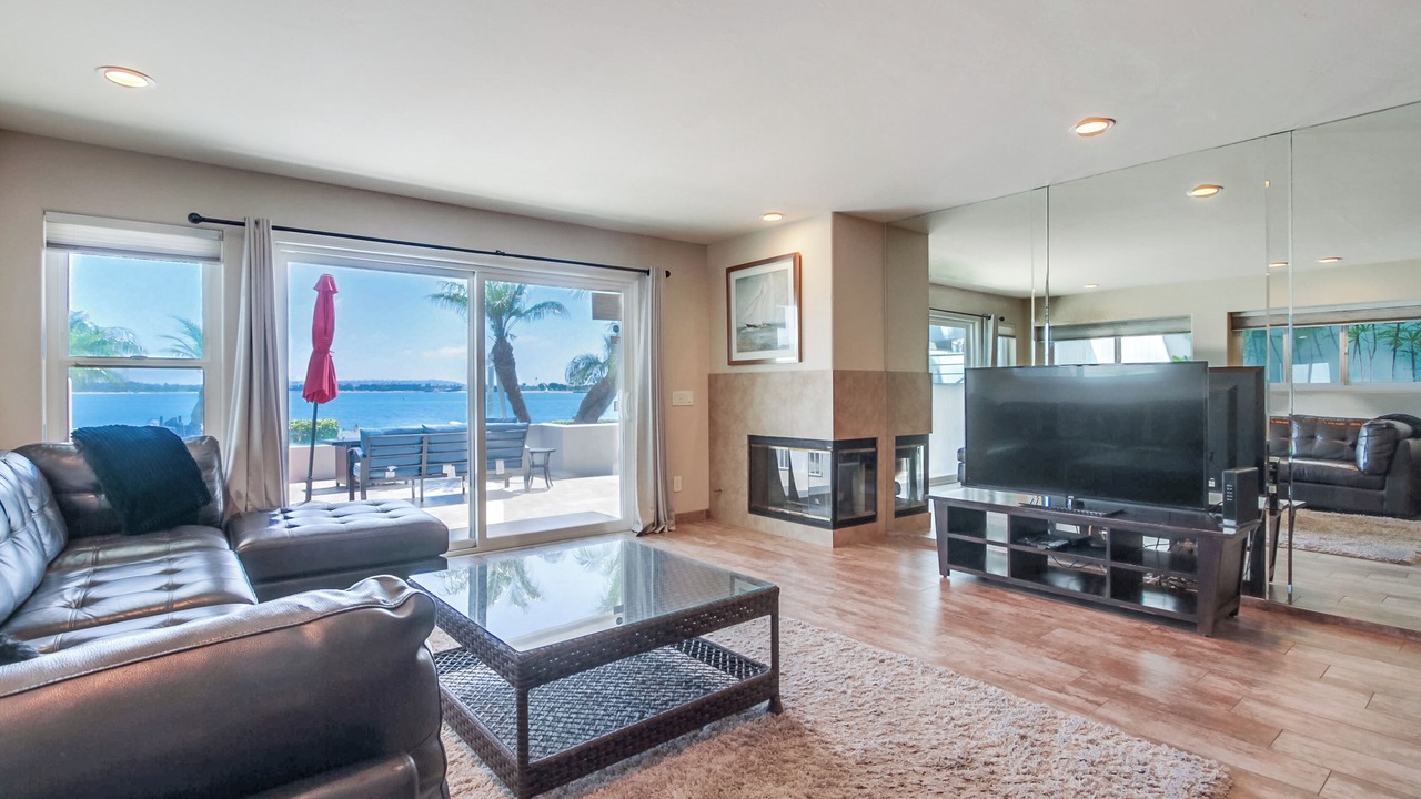 Photo of Livingroom in Crown Point