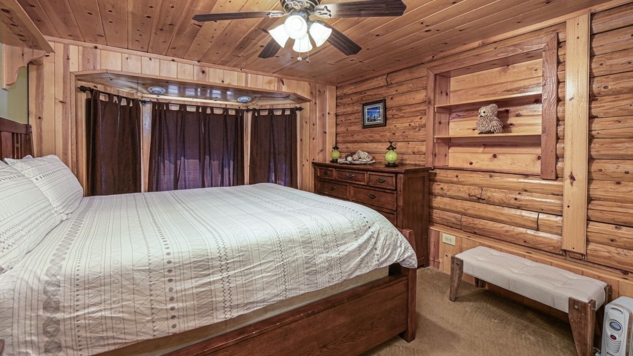 Photo of Bedroom in Pine Cove
