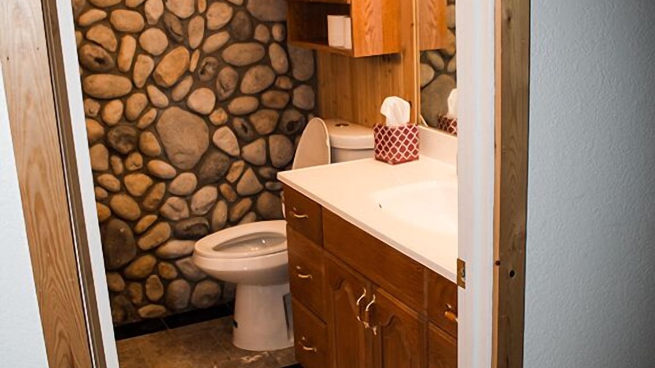 Photo of Bathroom in Incline