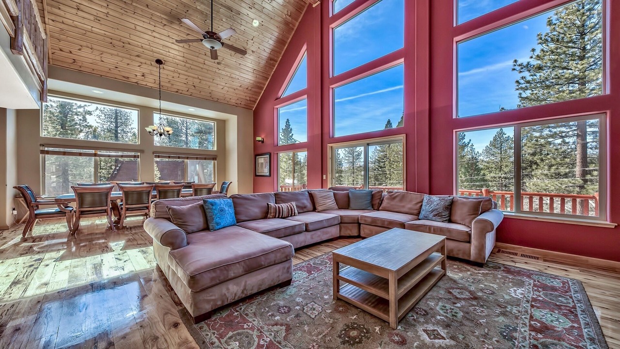 Photo of Livingroom in Pioneer Trail