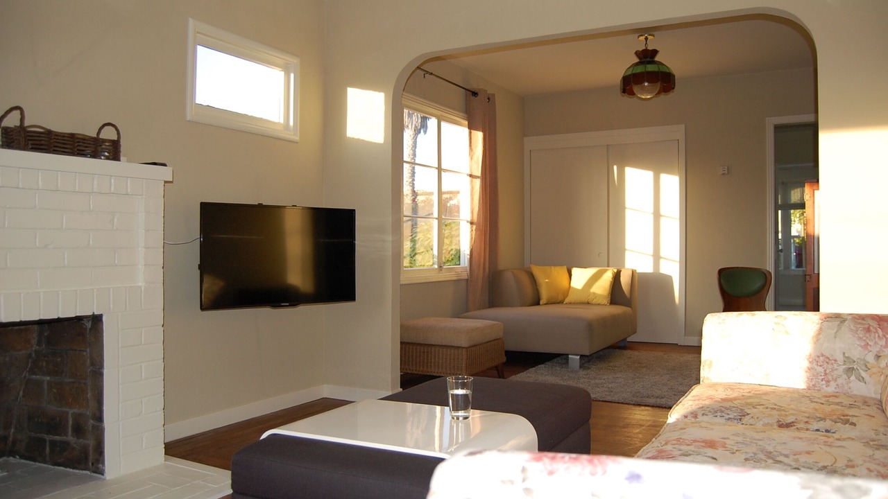 Photo of Livingroom in Northwest Berkeley