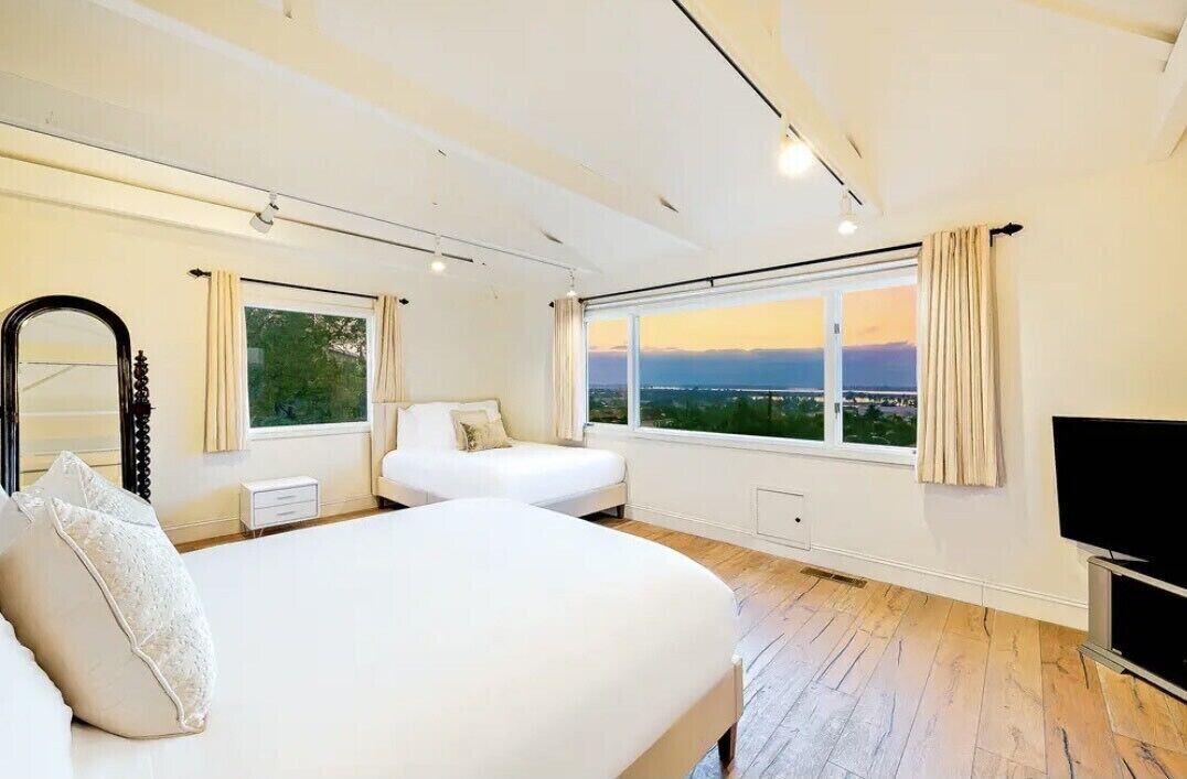 Photo of Bedroom in Bay Park