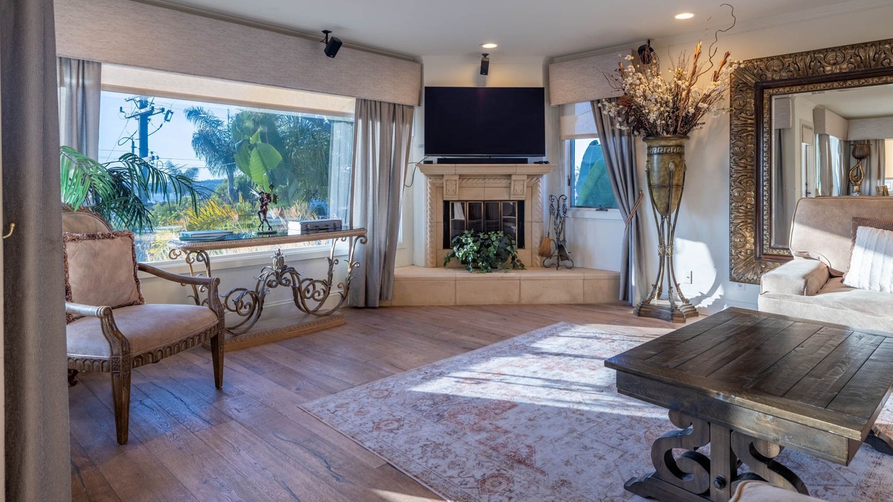 Photo of Livingroom in Bay Park