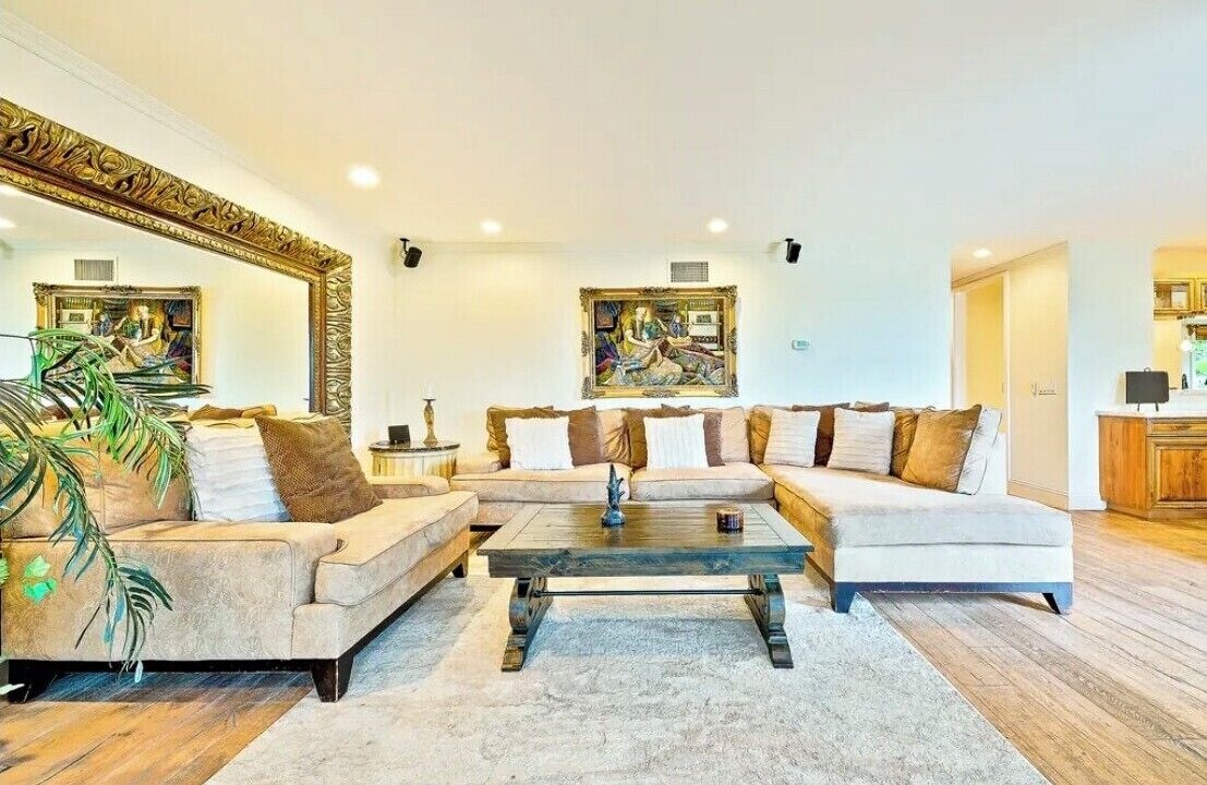 Photo of Livingroom in Bay Park