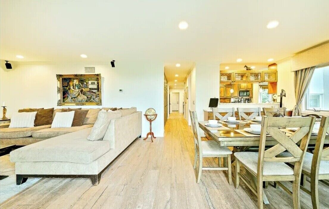 Photo of Livingroom in Bay Park
